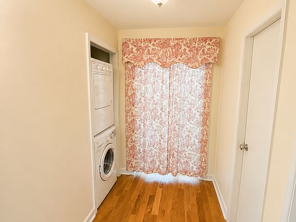 4th image of 1721 14th Ave S #A