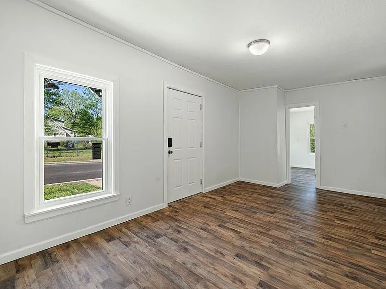 2706 Quincy St — Photo 7