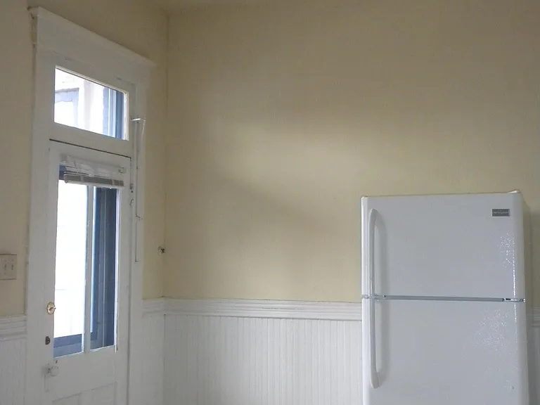 520 W Mercury St — Photo 2