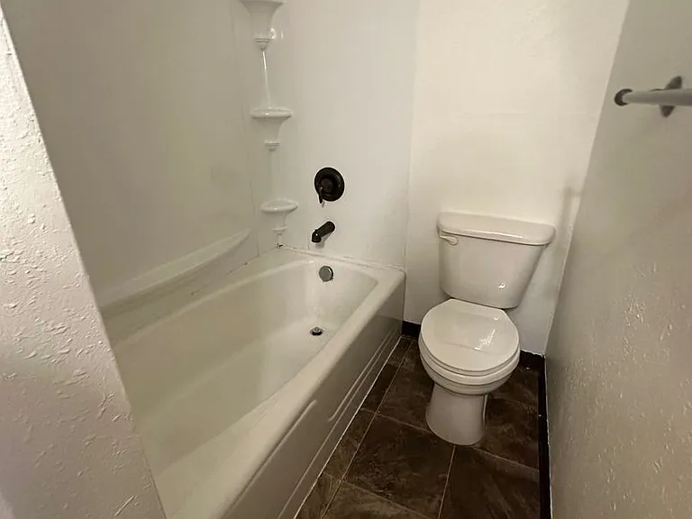 Yellowstone Apartments — Photo 13