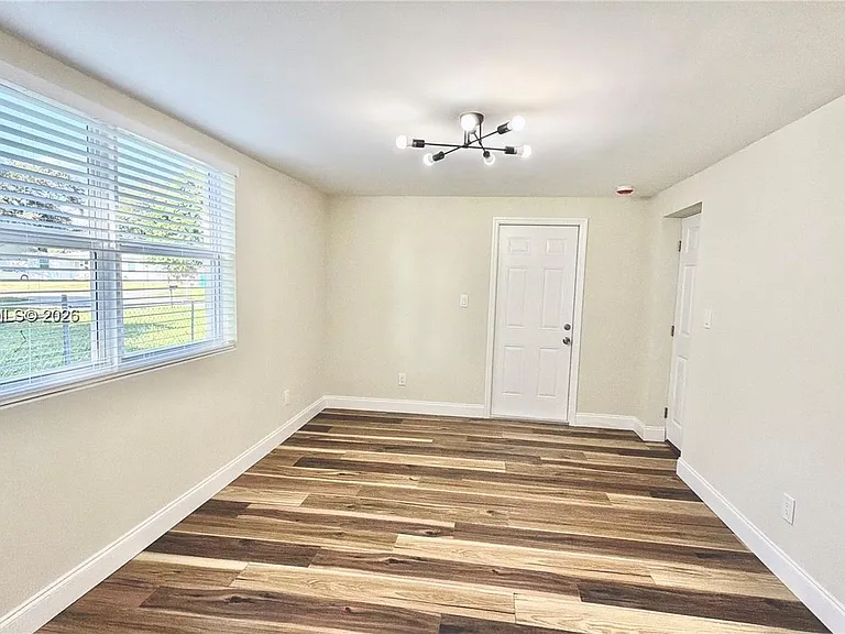 124 Harvard Rd — Photo 6