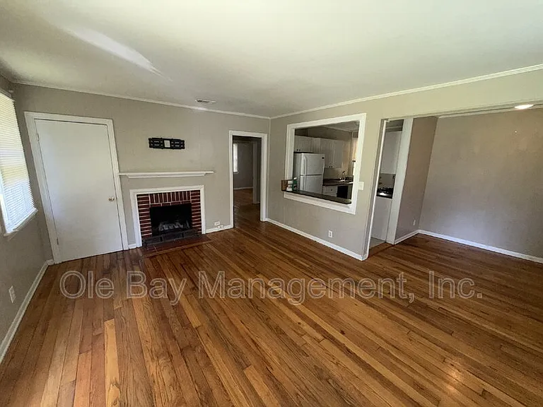 5175 Brentwood Ln — Photo 2