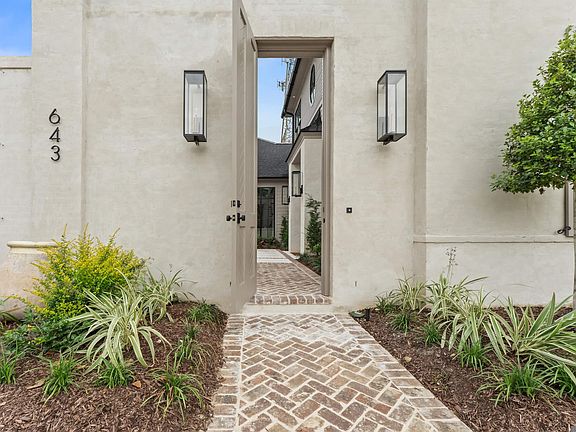 3rd image of 643 Adelia Ln