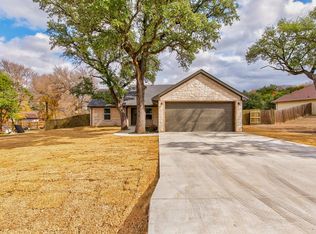 917 Corral Dr, Granbury, TX 76048