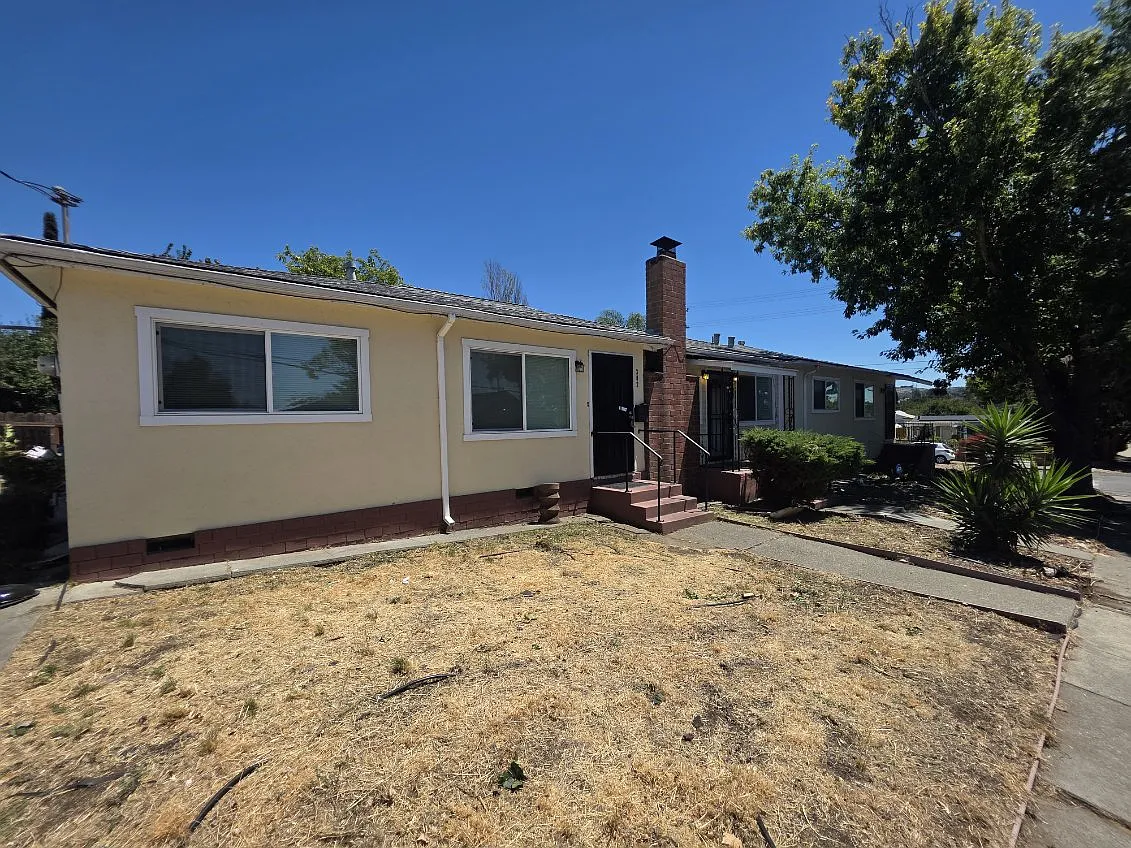 2 bed, 1000 sqft, $1,800 — Photo 2