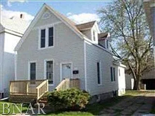 405 Douglas St photo 1