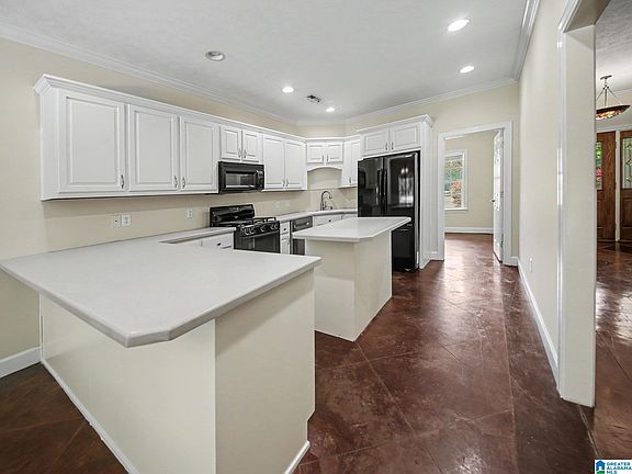 4th image of 195 Lakeview Cir