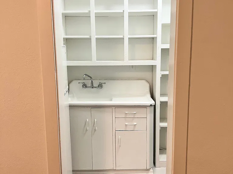 605 N Irving St #8 — Photo 9