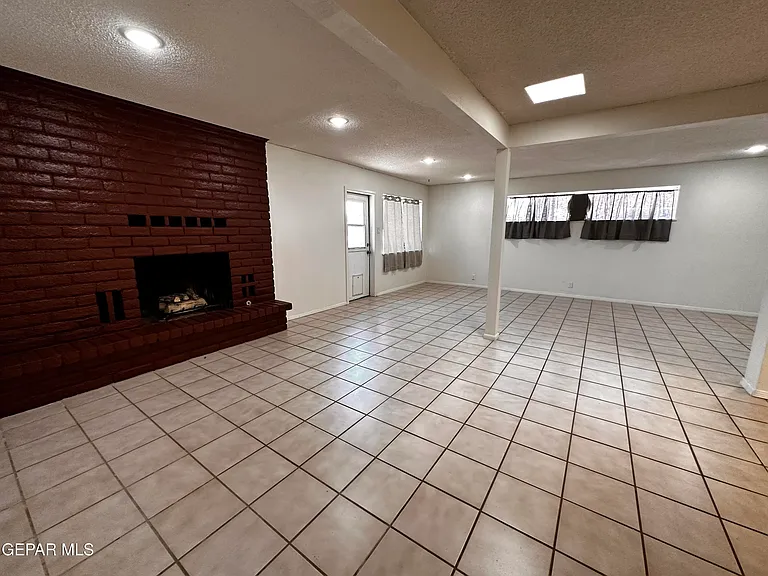 1516 Elmhurst Dr — Photo 18