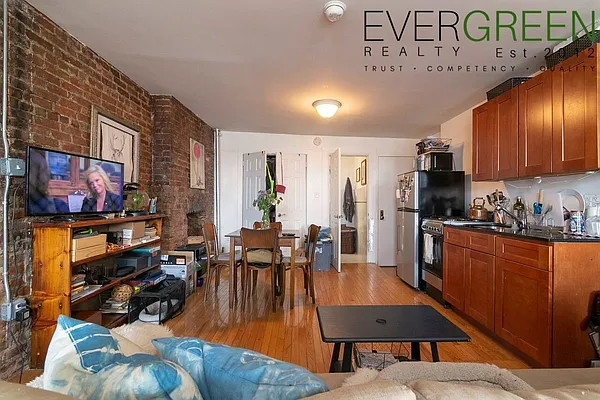 Rented by Evergreen Apartments BK | media 31