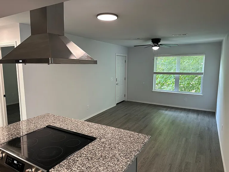 1203 W Backus Ave — Photo 8