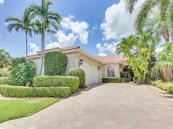 2nd image of 10774 Greenbriar Villa Dr
