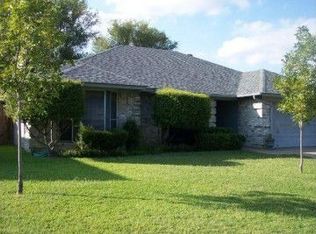 1513 Lincoln Dr, Mansfield, TX 76063