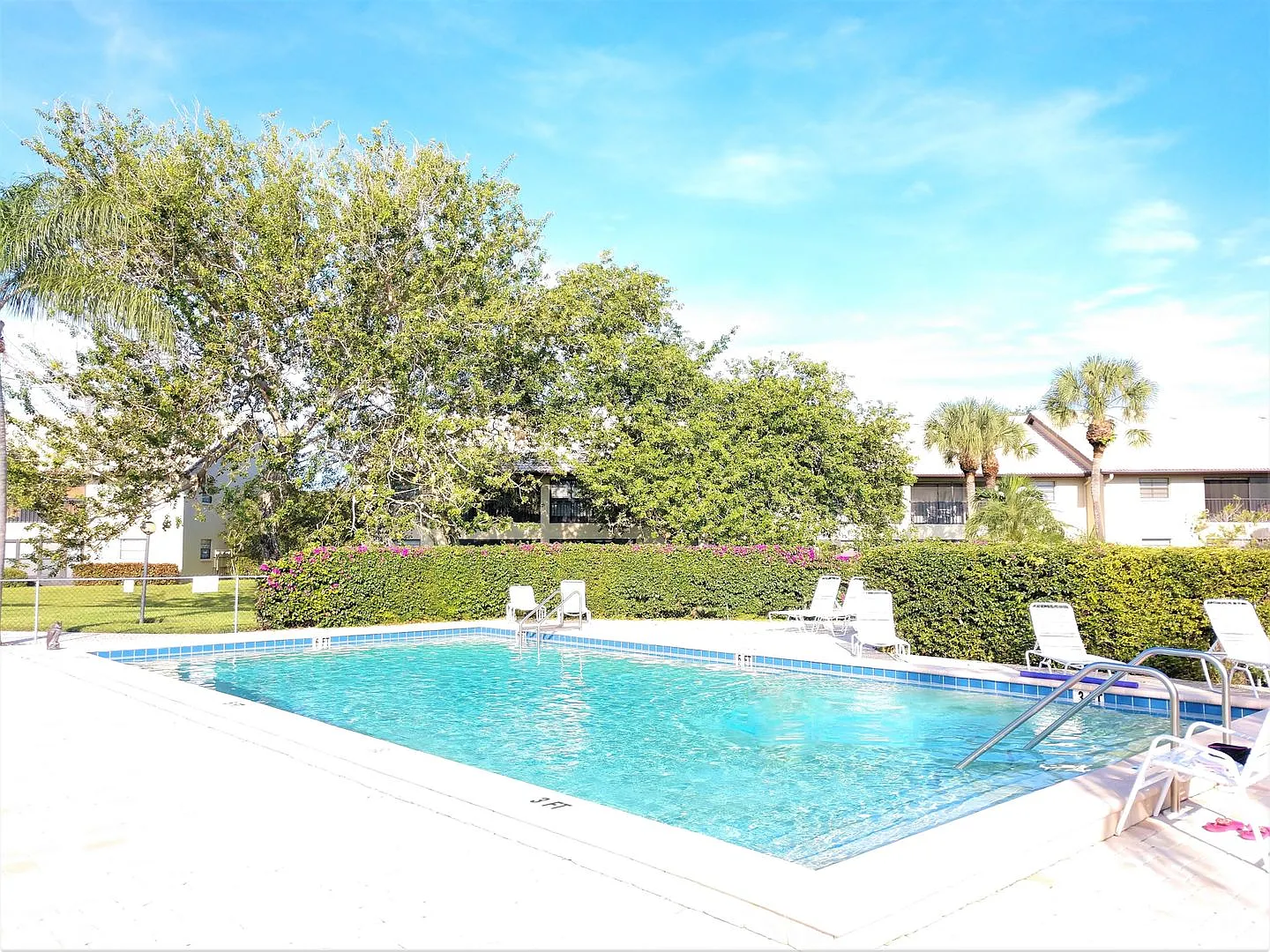 Seasonal Short-Term 2-Bedroom 2-Bath 2nd Floor Condo Located at Mission Lakes! — Photo 3