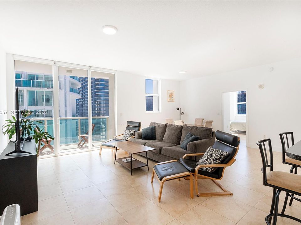 1st image of 31 SE 5th St APT 4121