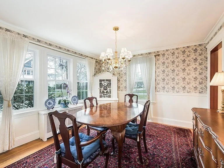 62 Evergreen Ave — Photo 10