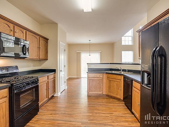 4th image of 3916 Yosemite Park Ln