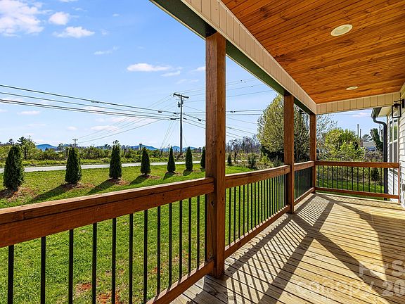 3rd image of 1021 Alexander Rd