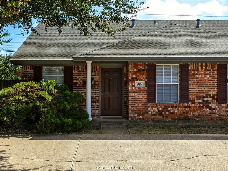 3612 Hollyhock St — Photo 1