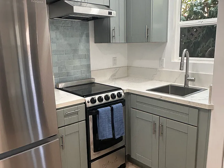 2221 Emerald St #B — Photo 3