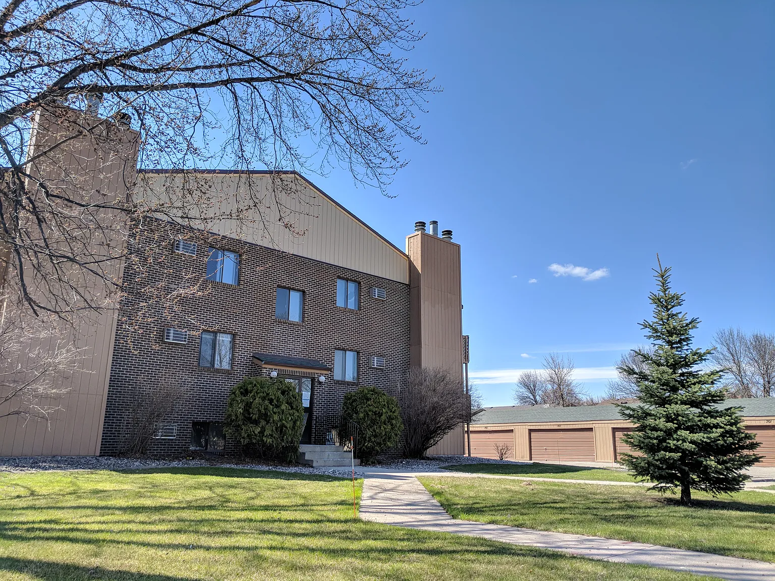 Woodbury I Apartments — Photo 2