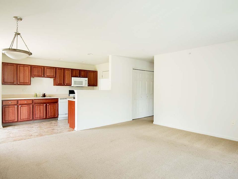 Forrest Pointe Apartments and Townhomes Apartment Rentals East