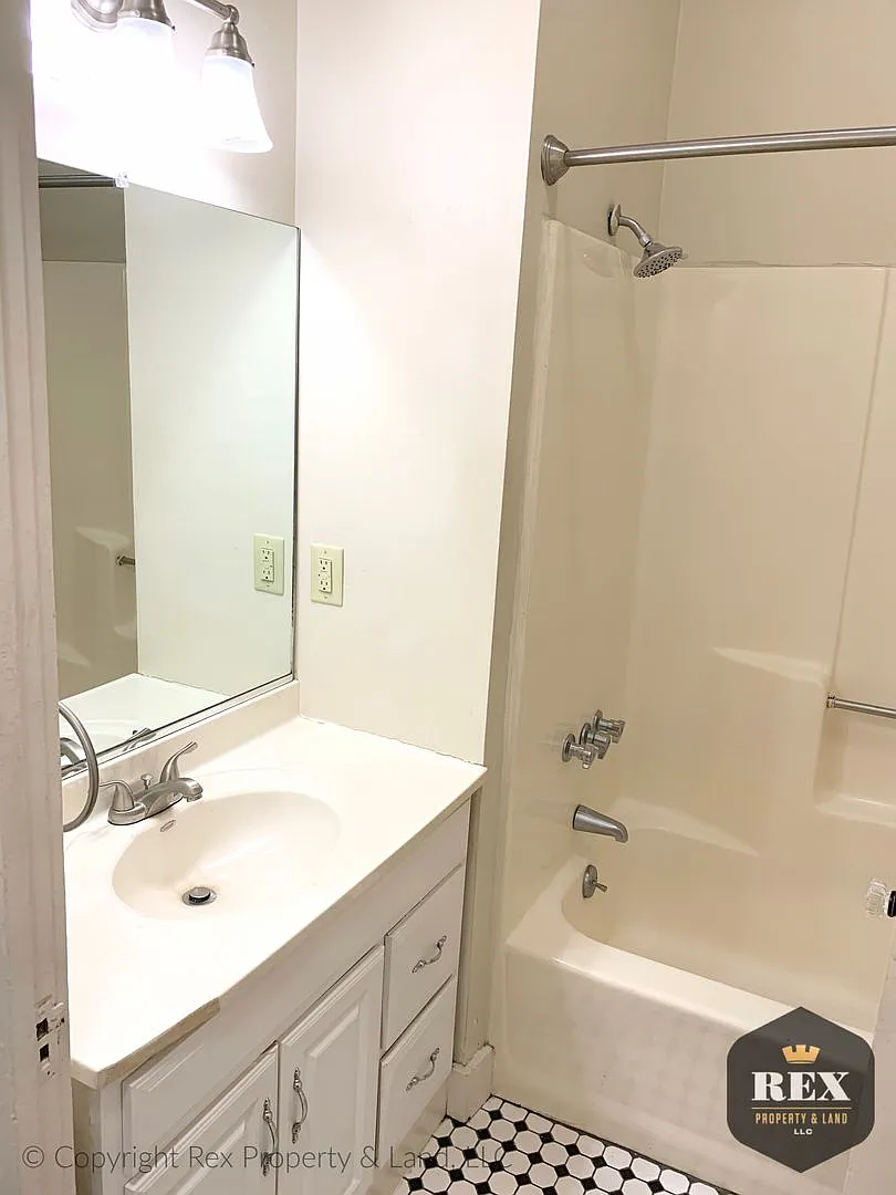 Rayzyn Investments - 262 Broad — Photo 2