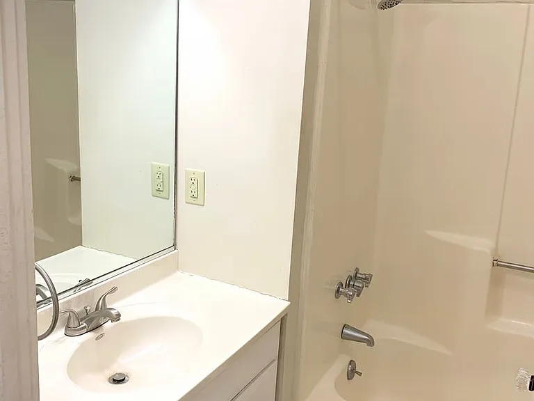 Rayzyn Investments - 262 Broad — Photo 2
