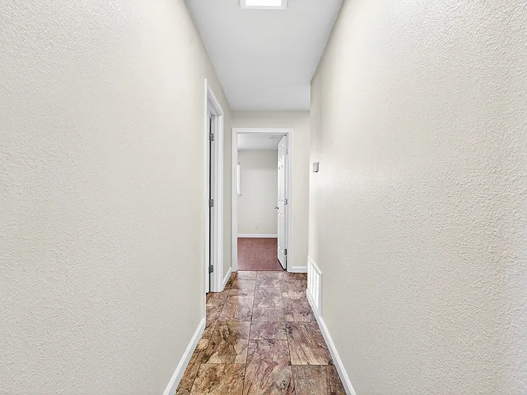 2203 Del Rio Dr — Photo 25