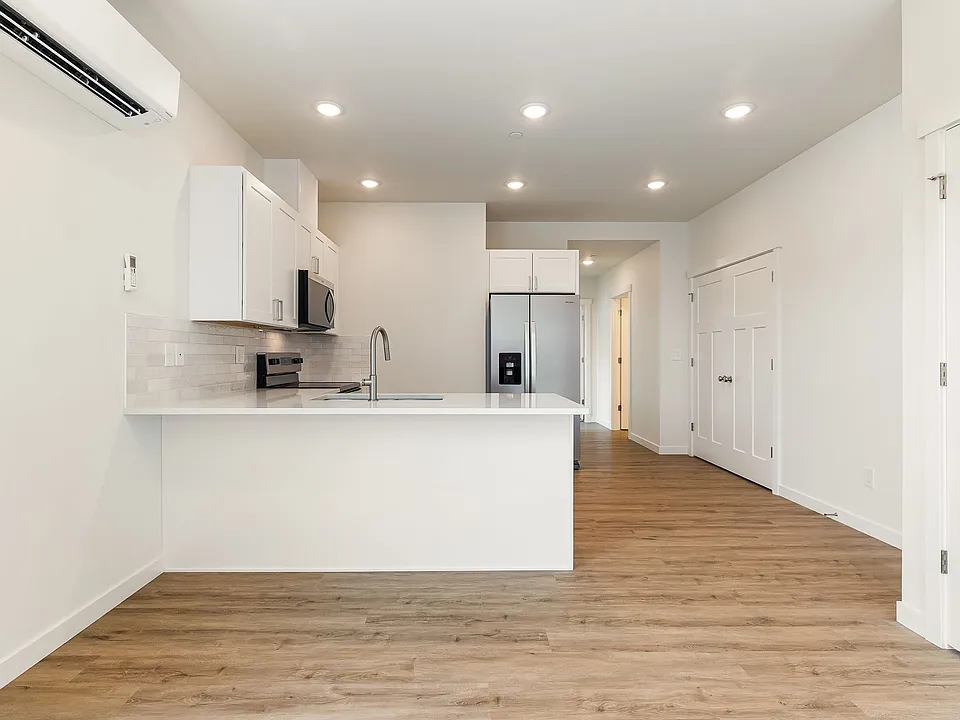 2221 Dejong Dr