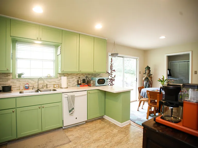 7220 Amherst Dr — Photo 9