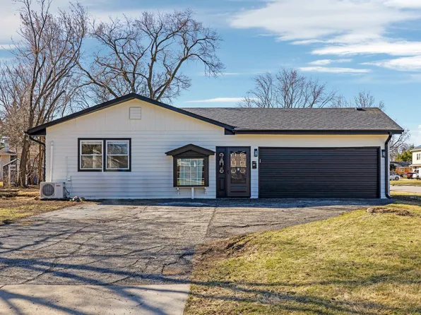 427 Aztec Dr, Carol Stream, IL 60188