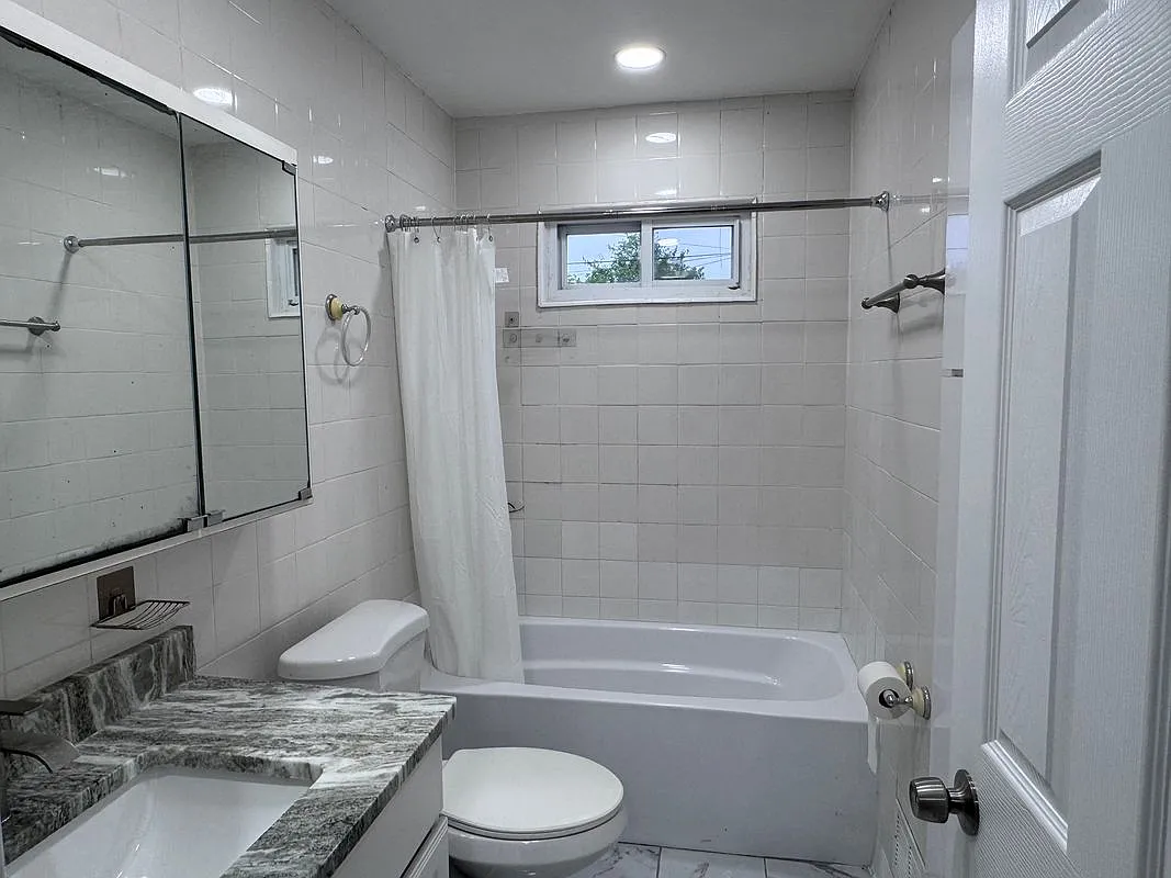 3 bed, 1.0 bath, 1104 sqft, $1,700 — Photo 3
