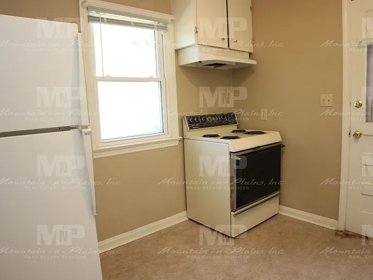 230 N Whitcomb St — Photo 4