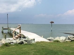 528 Riverside Dr, Deltaville, VA 23043