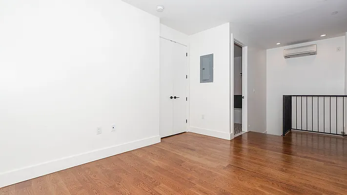 Rented by Nooklyn NYC LLC | media 30