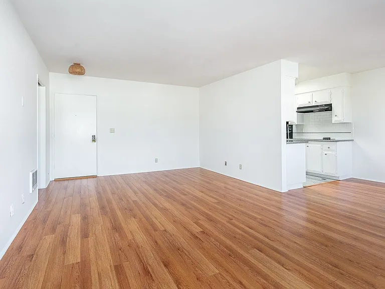 1000 S Wooster St — Photo 17