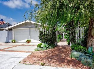 260 Santo Tomas Ave, Costa Mesa, CA 92627