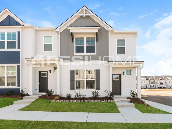 290 Emerald Dr, Lagrange, GA