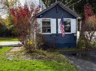 7084 Lakeshore Rd, Cicero, NY 13039