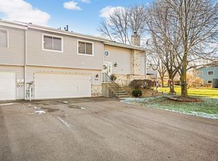 7114 Pontiac Cir, Chanhassen, MN 55317