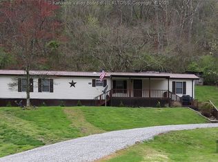 571 Harmons Creek Rd, Poca, WV 25159