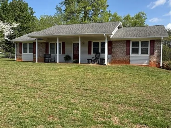 1319 Old Us Highway 52 S, Pilot Mountain, NC 27041