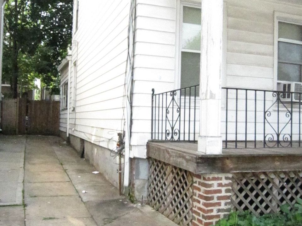 2nd image of 268 Townsend St