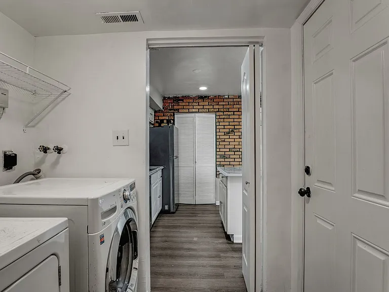 6450 Washington Sq — Photo 9
