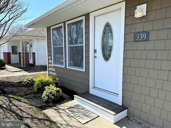 3rd image of 339 Curacao St