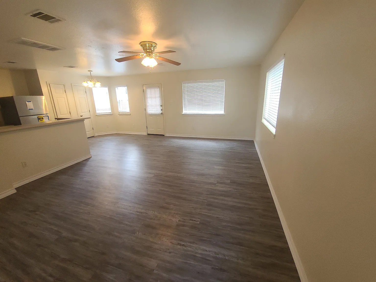 3 bed, 2.5 bath, 2746 sqft, $1,500 — Photo 4