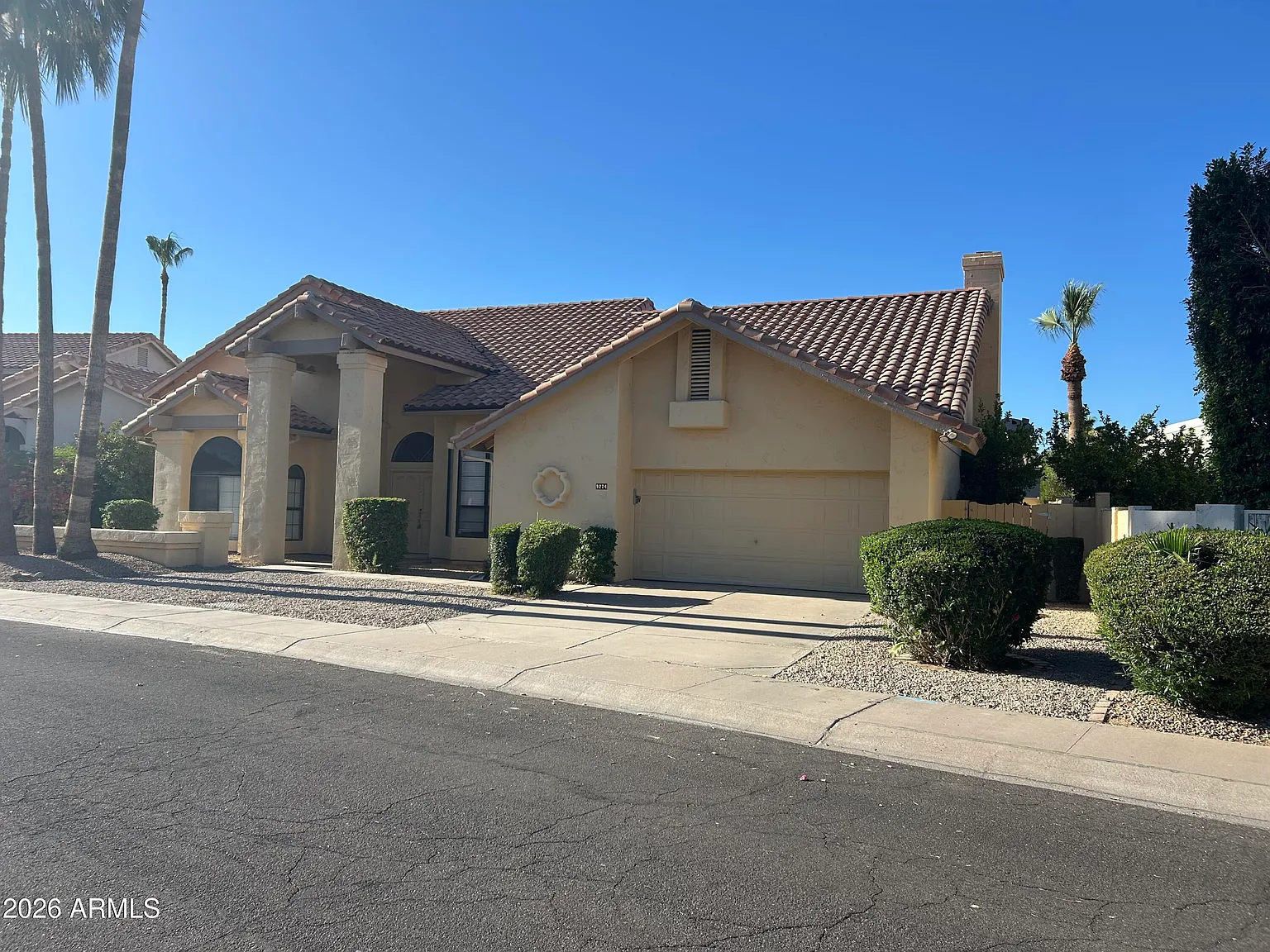 3 bed, 2.0 bath, 2359 sqft, $4,800 — Photo 3