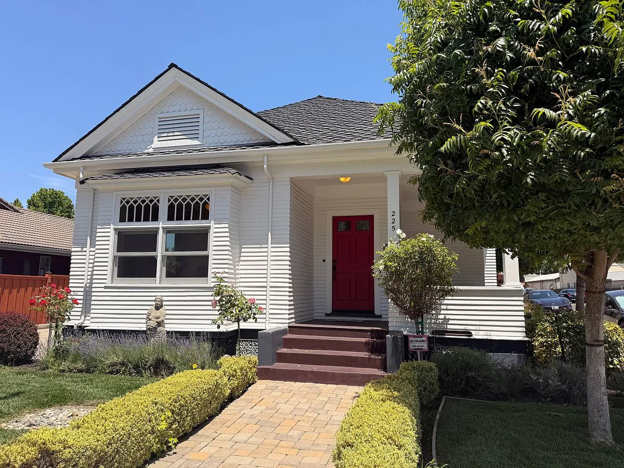 225 W Angela Street — Photo 1