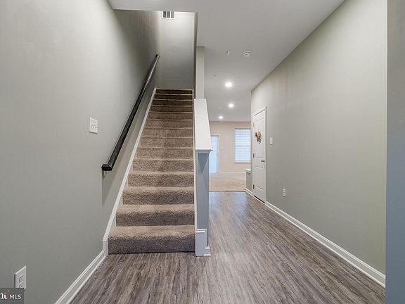 3rd image of 7771 Venice Ln